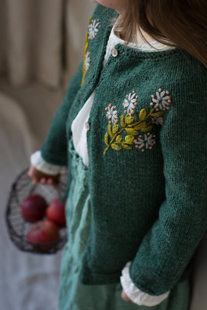 Embroidery on Knits de Judit Gummlich por Laine