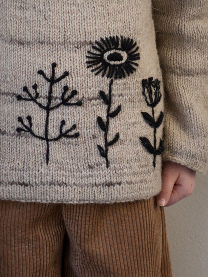 Embroidery on Knits de Judit Gummlich por Laine