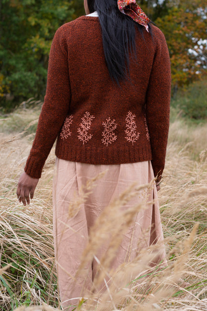 Embroidery on Knits de Judit Gummlich por Laine