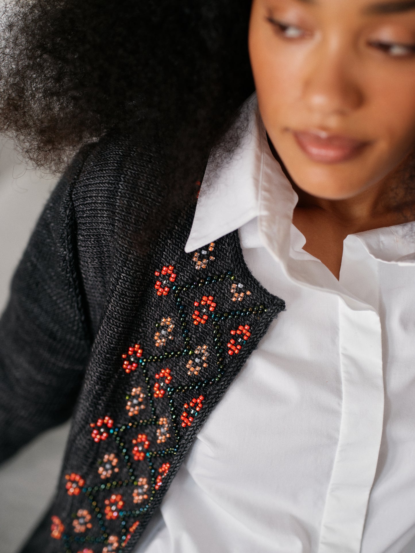 Beaded Colourwork de Jeanette Sloan por Laine