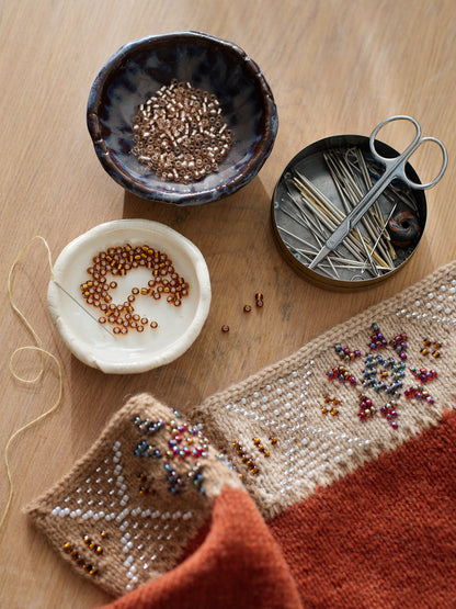 Beaded Colourwork de Jeanette Sloan por Laine